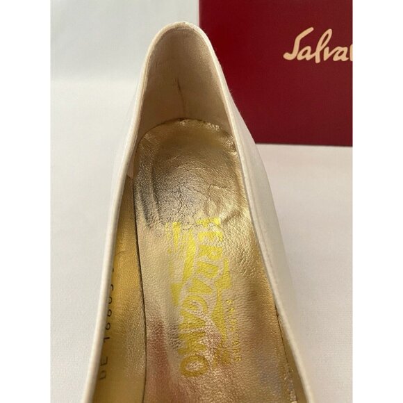 Authentic Salvatore Ferragamo Women's Suede Heels Leather White 7C - Picture 12 of 13